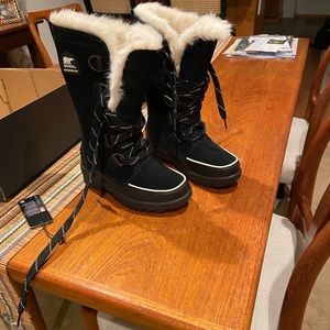 Women’s size 5 Sorel winter boots